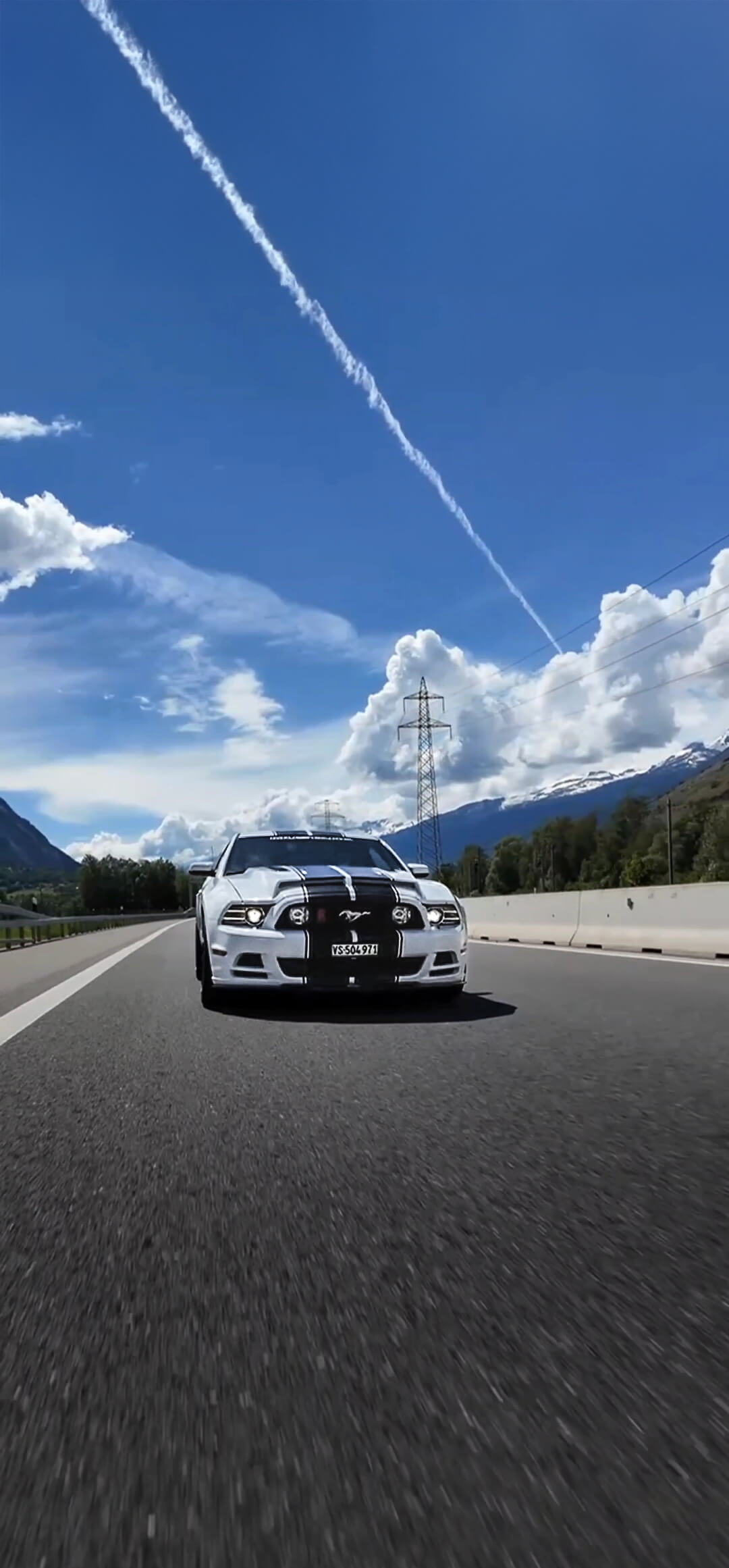 Roller Shots oder Aufnahmen die beim Autofahren entstanden dargestellt mit einem Mustang